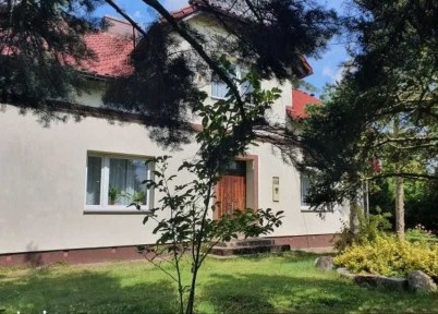 Duży dom rodzinny 200m na duzej dzialce 3700m z sadem