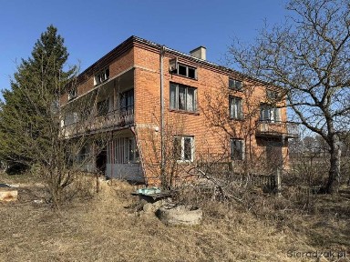Dom z zabudowaniami. Czartki gmina Warta