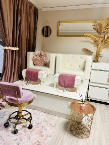 Podnajme stanowisko dla stylistki paznokci, pedicure, rzeęsy itp