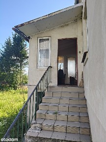 Dom z dużą działką i zabudowaniami gospodarczymi