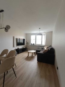 Mieszkanie na wynajem - 3 pokojowe z balkonem
