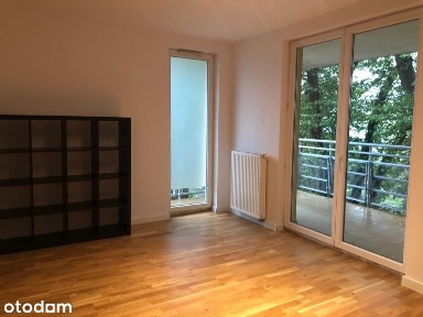 Modern 3BR Apartment, Large Balcony, 100 m from Metro Kondratowicza