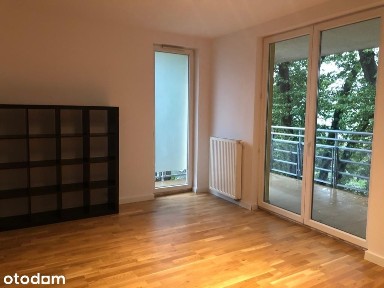Modern 3BR Apartment, Large Balcony, 100 m from Metro Kondratowicza