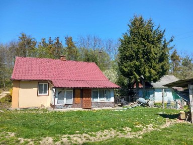 Siedlisko na wsi Osiczyna dom i budynki gospodarcze