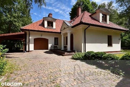 Elegancki dom wśród zieleni