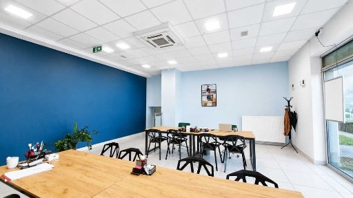 Lokal parterowy z witryną!