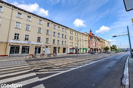Lokal usługowy z witrynami przy Teatrze na Jeżycach