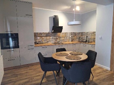 Komfortowy w pełni umeblowany i wyposażony apartament koło WSB