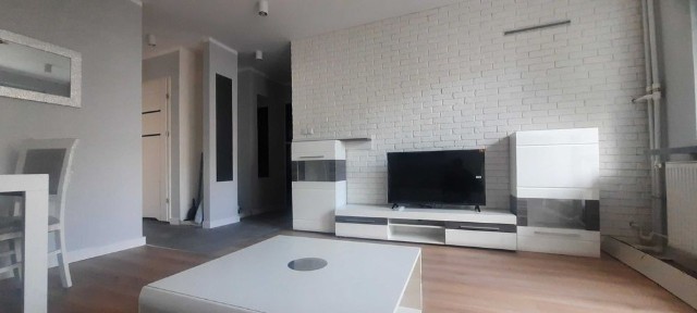 Wynajmę ładne mieszkanie 40 m2, 2 pokoje Górny Mokotów. Blisko metra. 1 piętro z balkonem. Od zaraz