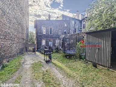 DOCHODOWA KAMIENICA W CENTRUM BYTOMIA 250 M2 5 MIESZKAŃ I 7 GARAŻY.