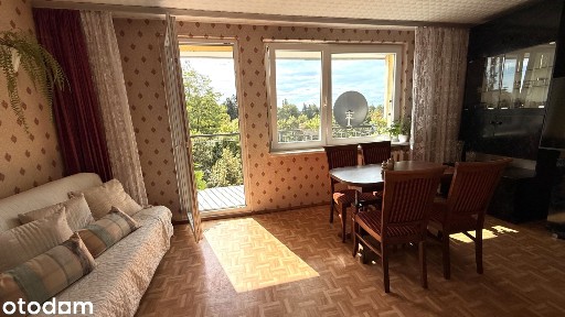 2 oddzielne pokoje,duży balkon,widok na drzewa i ogródki działkowe