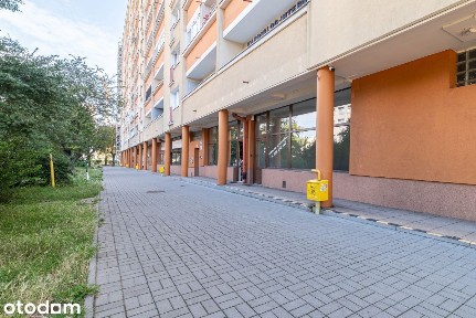 Duże witryny okienne/Lokal usług-handlowy/centrum