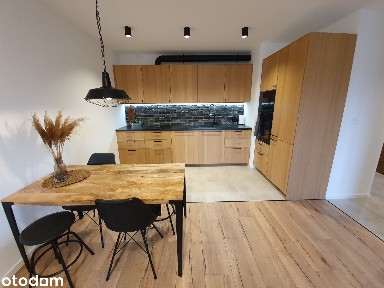 8/8 PIĘTRO | BALKON 11 m² | 2 POKOJE | 2x PARKING | TRZY STAWY