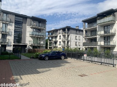 Mieszkanie z balkonem, garażem i komórką lokatorską w Wawrze