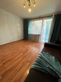 Trzy oddzielne pokoje (50m2) - balkon - widna kuchnia - ul Hallera 64