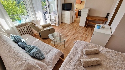 Duża kawalerka z balkonem, słoneczne, 300m plaża, do 31 maja