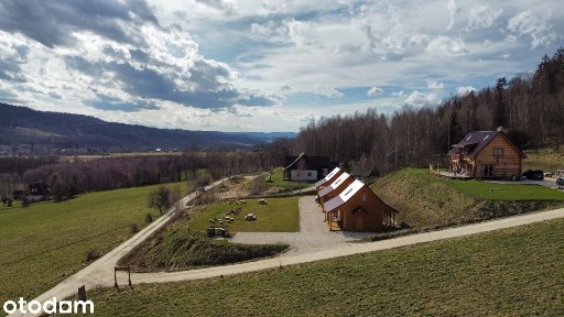 Enklawa inwestycyjna w Górach Złotych gotowy biznes dom z bali i domki