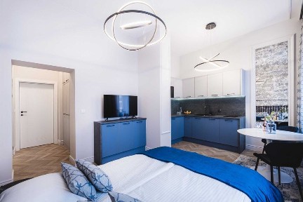 Ciche studio 25 m² | Stare Miasto | odnowiona kamienica