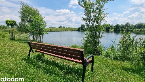 Ostatnie dwa dom przy lesie i jeziorze pod Krakowem