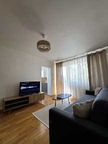 Mieszkanie, 2 pokoje, balkon, oddzielna kuchnia, winda. Os. XV-lecia.