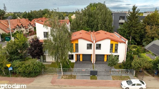 Nowoczesny dom bliźniak z garażem w Pruszkowie na pograniczu Piastowa.