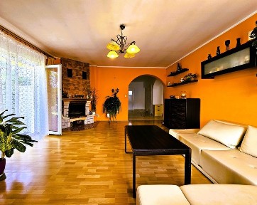 Dom z duszą na skraju osiedla - cisza, spokój, las tuż obok.