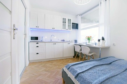 Apartament 15 m2 z aneksem kuchennym i pryw łazienką i balkonem, ul.Kołłątaja 11, Wrocław, koło dworca PKP