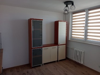 Kawalerka po remoncie z balkonem i windą-centrum Puław