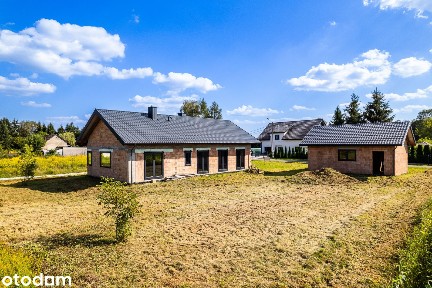 Krzyżanowice, gm. Bochnia - dom jednorodzinny z garażem.