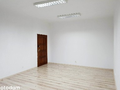Lokal biurowy 26m², II piętro, ul. Mieszka I 80 (1.400 zł netto/m-c)