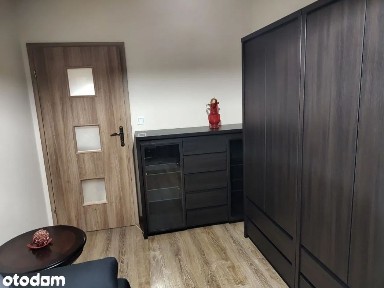 SPRZEDAM NA UL. TĘCZOWEJ M3 - 56,6 M2 + KOM. LOK. + 2 M-CA POSTOJOWE
