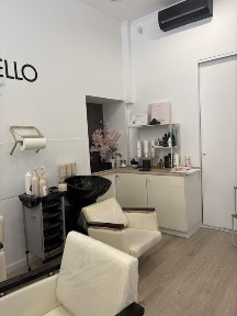 Wyposażony salon fryzjerski