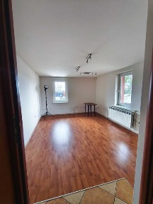 Biura / Lokal do wynajęcia. Piętro budynku pow ~ 90 m2