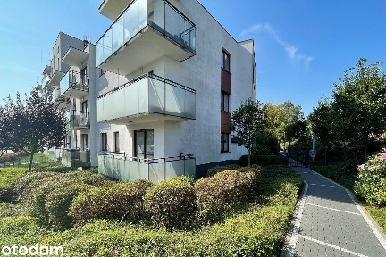 Z balkonem i miejscem w hali garażowej
