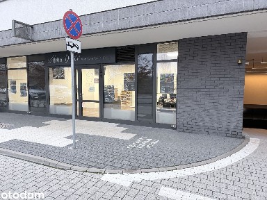 Lokal usługowy na parterze z witryną
