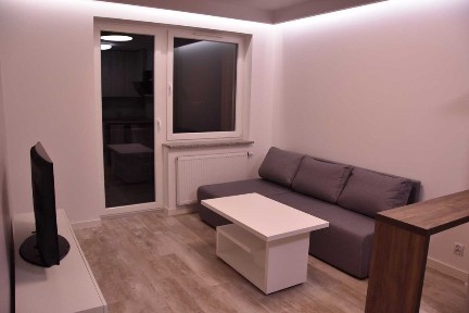 Komfortowe mieszkanie 2-pokojowe z balkonem i piwnicą na wynajem. Osiedle Europejskie, ul. Brukselska.