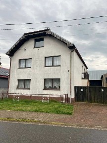 Dom jednorodzinny z dużym obejściem i ogrodem