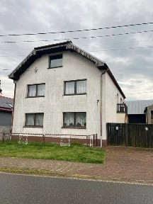 Dom jednorodzinny z dużym obejściem i ogrodem