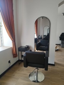 Podnajmę stanowisko na manicure i pedicure