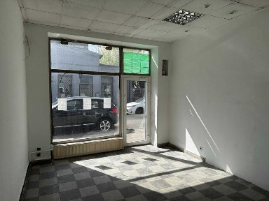 Parterowy Lokal Usługowo-Handlowy 35 m² z Witryną i Reklamą w Cenie