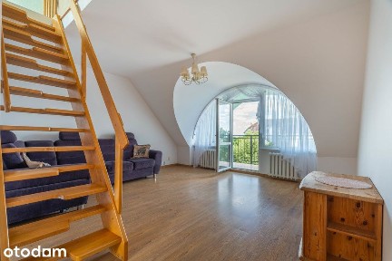 Dwupoziomowe m. z balkonem, garażem oraz piwnicą