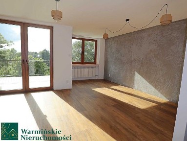 Dom z dwoma niezależnymi mieszkaniami