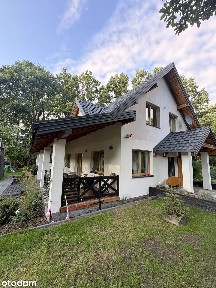 Dom z dużą działką pośród dębów