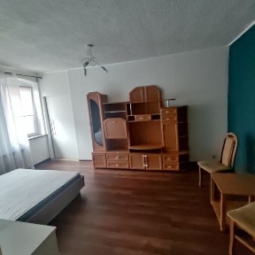 Wynajmę mieszkanie dwupokojowe z kuchnią i przedpokojem
