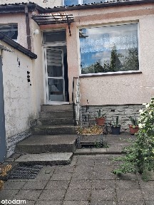 Mieszkanie z ogródkiem w kamienicy na parterze.