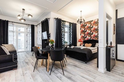 Praga- Północ, ul. Targowa 21, studio, kamienica po remoncie