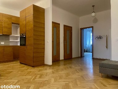 2 duże pokoje. Świetna lokalizacja. Przyjazne dla zwierząt