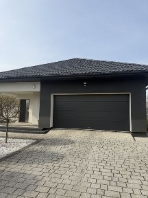 Dom parterowy w Bronisławowie pow. uż. 157 na działce 1200 m