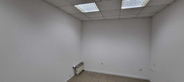 duża witryna, niewielki lokal [L092]