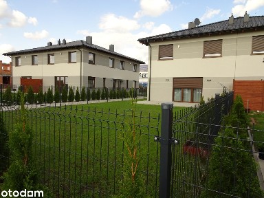 Wygodny i nowoczesny dom bliźniak z ogrodem w spokojnej okolicy